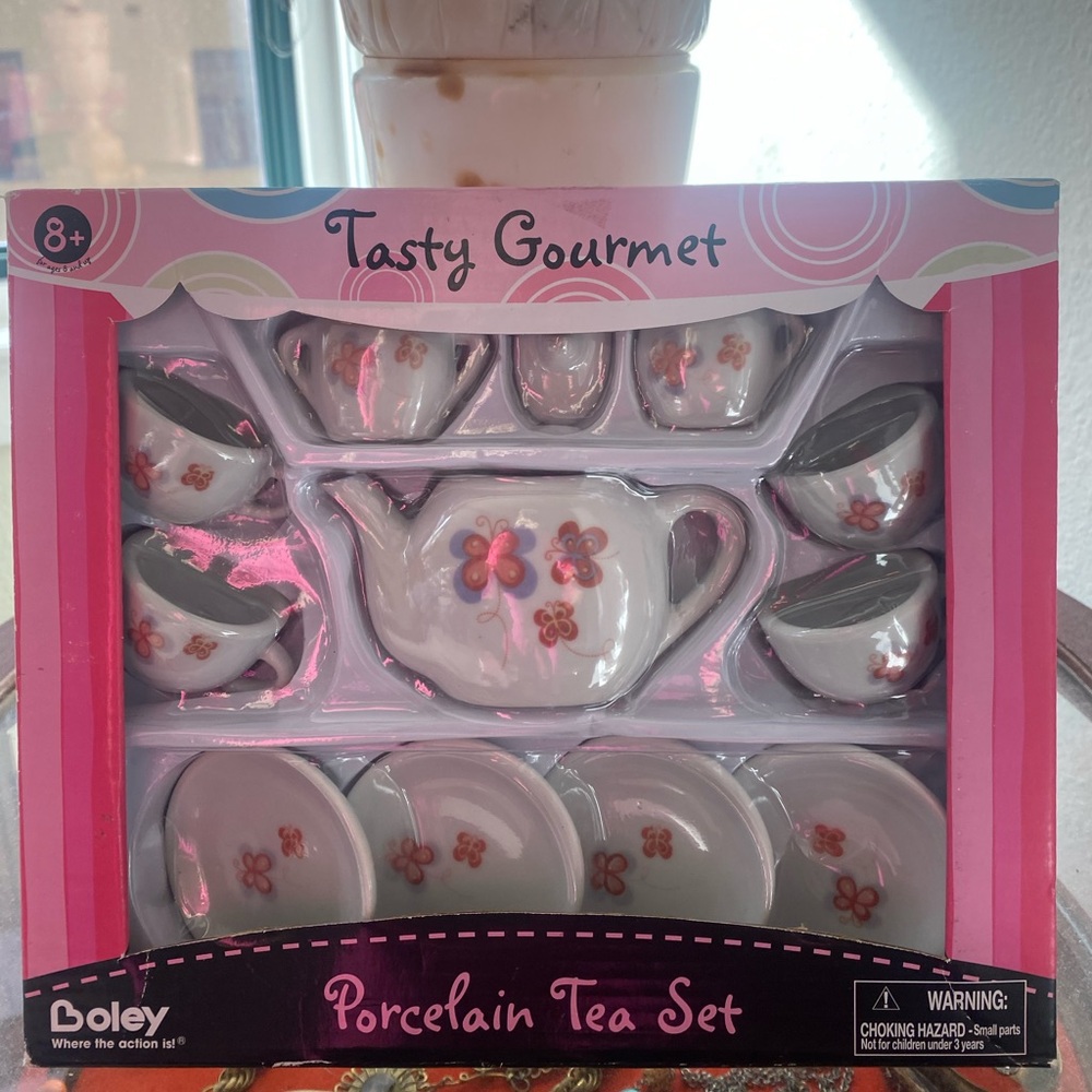 BOLEY PORCELAIN TEA SET 4 PIECE SETTING